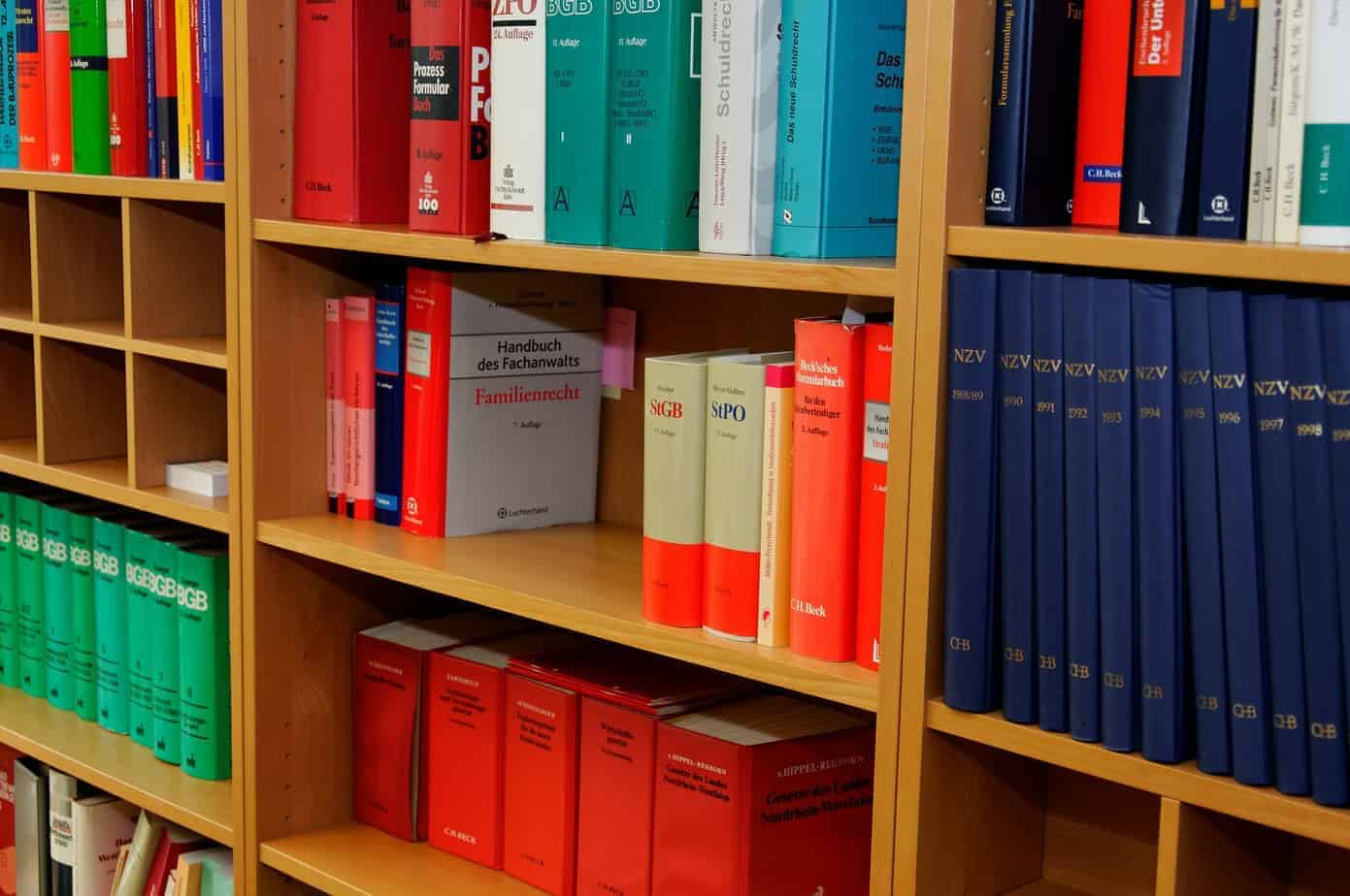 Schrank, Bücher, Gesetze, Recht, Rechtsprechung